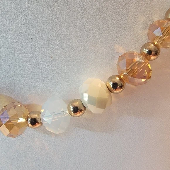 Kim Rogers Champagne, Opalescent, Milk Glass and Goldtone Beaded Necklace - Picture 4 of 5